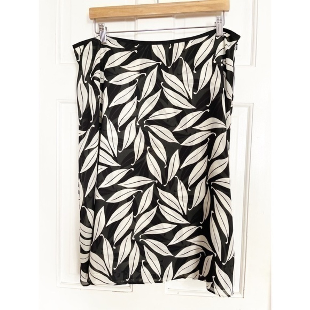 Geoffrey Beene Sport Black White Floral Skirt Sz 16